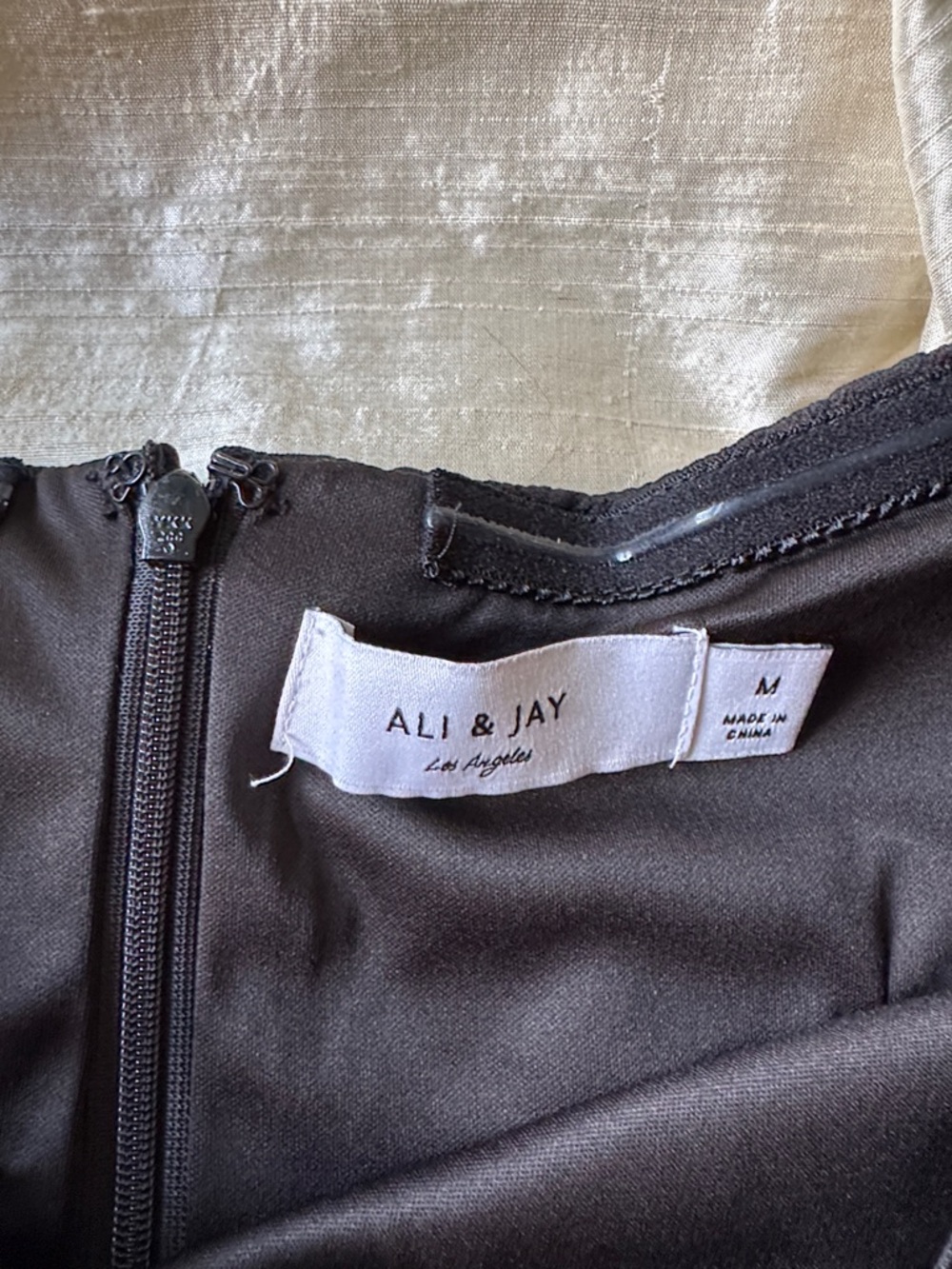 ALI & JAY Black One-Shoulder Textured Midi Dress - Picture 3 of 4